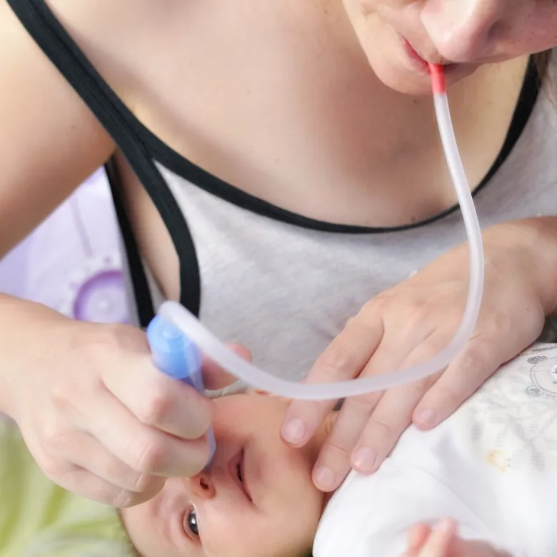 aspirer sécrétions nasales bébé