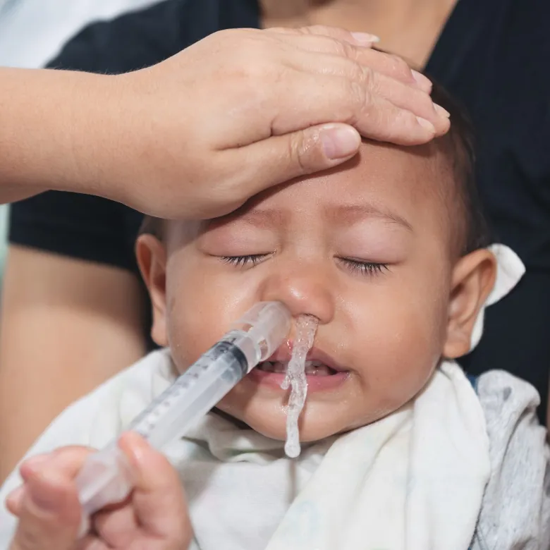 nettoyage nez bébé seringue eau